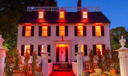 Hocus Pocus Decorations at Ropes Mansion thumbnail