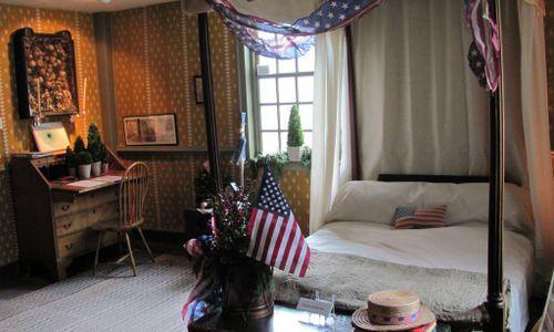 Trimming the Tavern - "Red, White and Blue" thumbnail