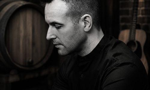 A Powerful Night of Indie Folk - Experience Seanie Vaughan Live thumbnail