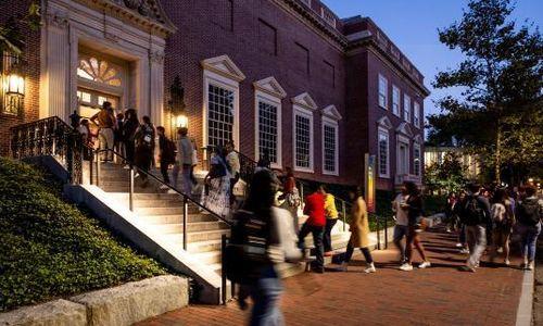 Harvard Art Museums at Night thumbnail